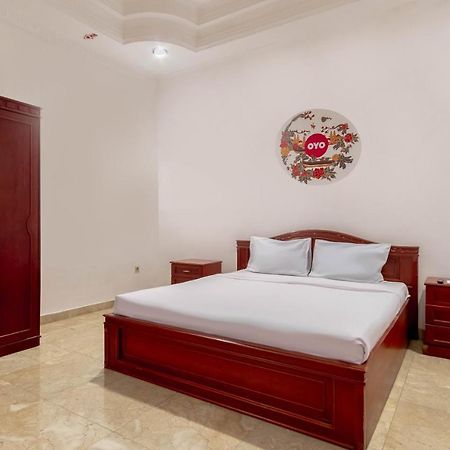 Oyo Living 2843 Raz House Syariah Otel Medan Dış mekan fotoğraf
