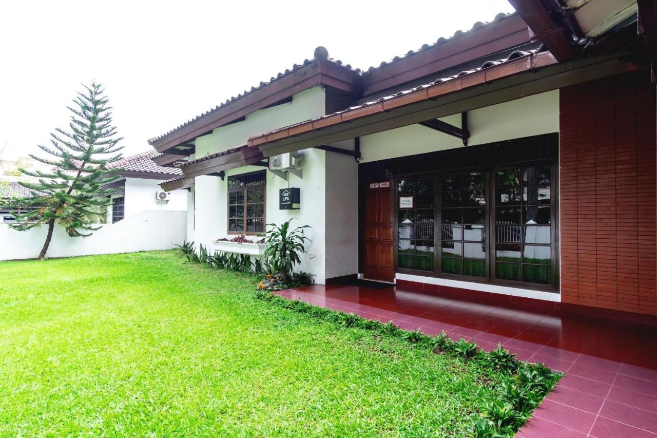 Oyo Living 2843 Raz House Syariah Otel Medan Dış mekan fotoğraf