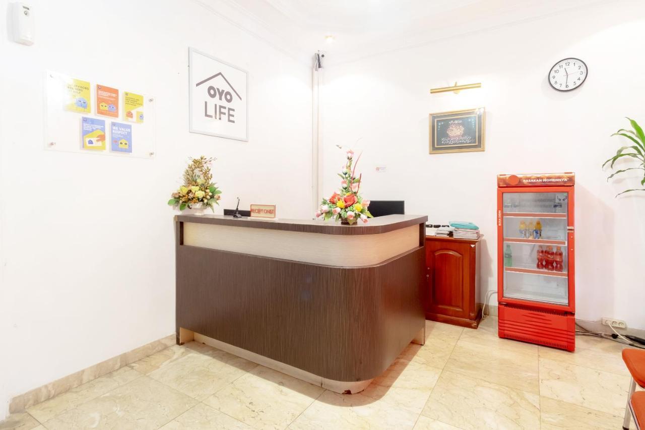 Oyo Living 2843 Raz House Syariah Otel Medan Dış mekan fotoğraf