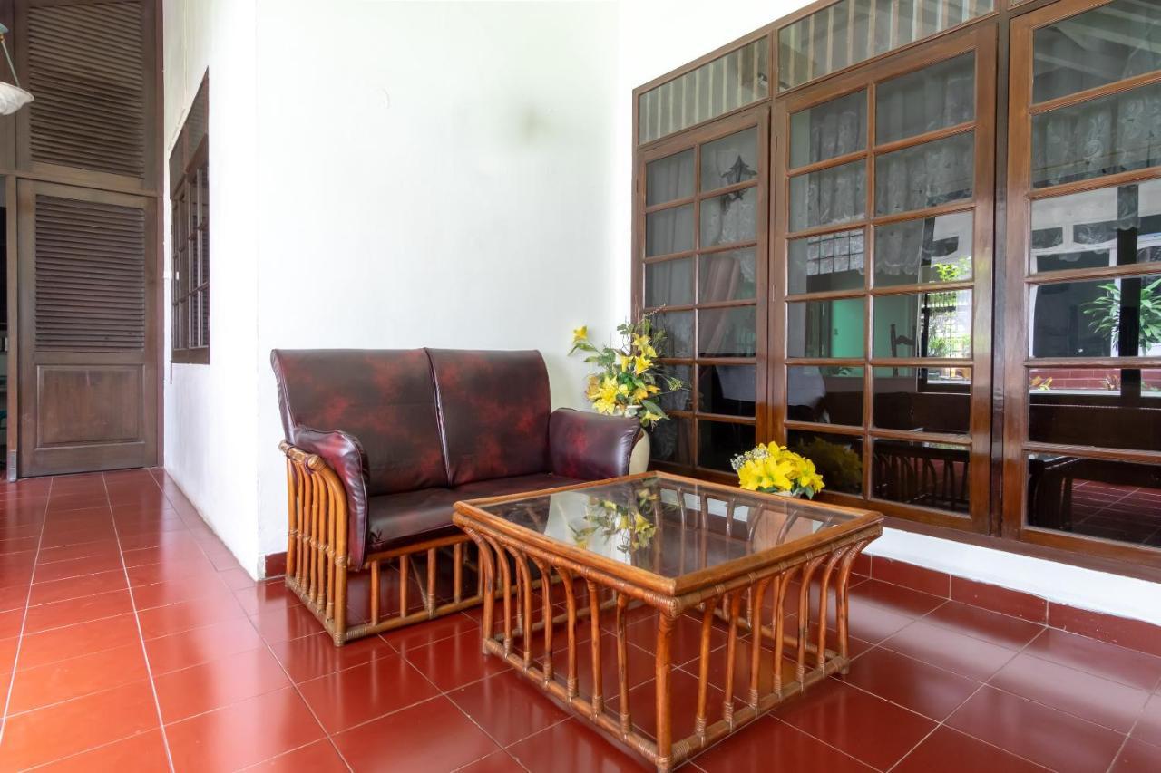 Oyo Living 2843 Raz House Syariah Otel Medan Dış mekan fotoğraf