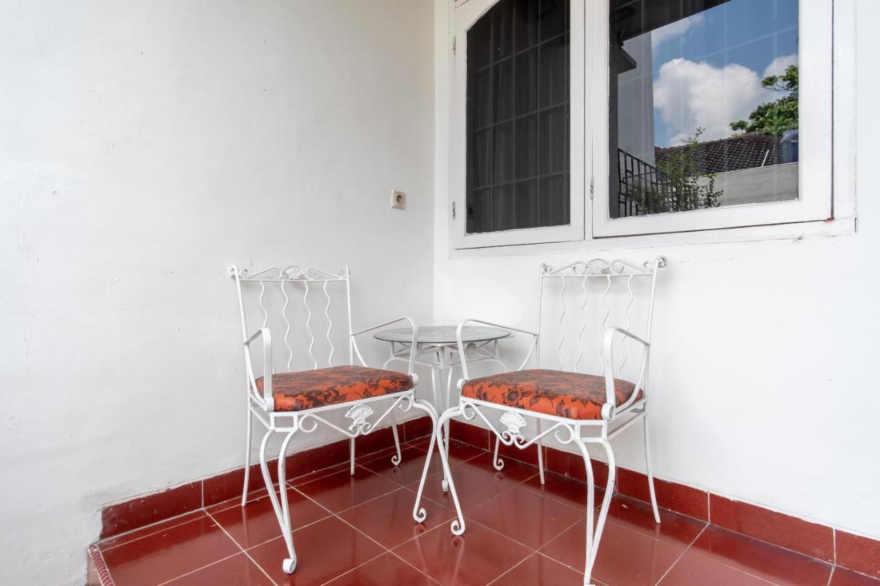 Oyo Living 2843 Raz House Syariah Otel Medan Dış mekan fotoğraf