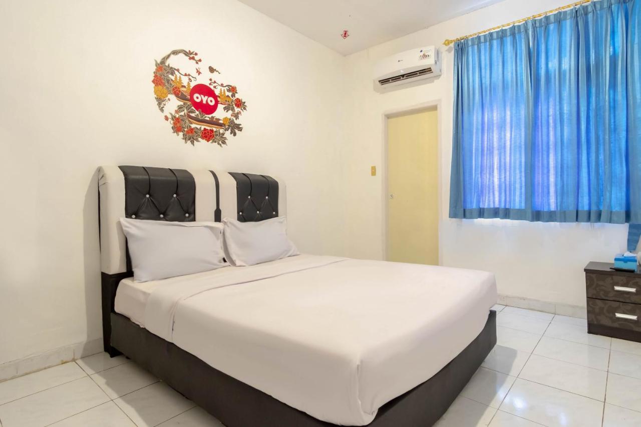 Oyo Living 2843 Raz House Syariah Otel Medan Dış mekan fotoğraf