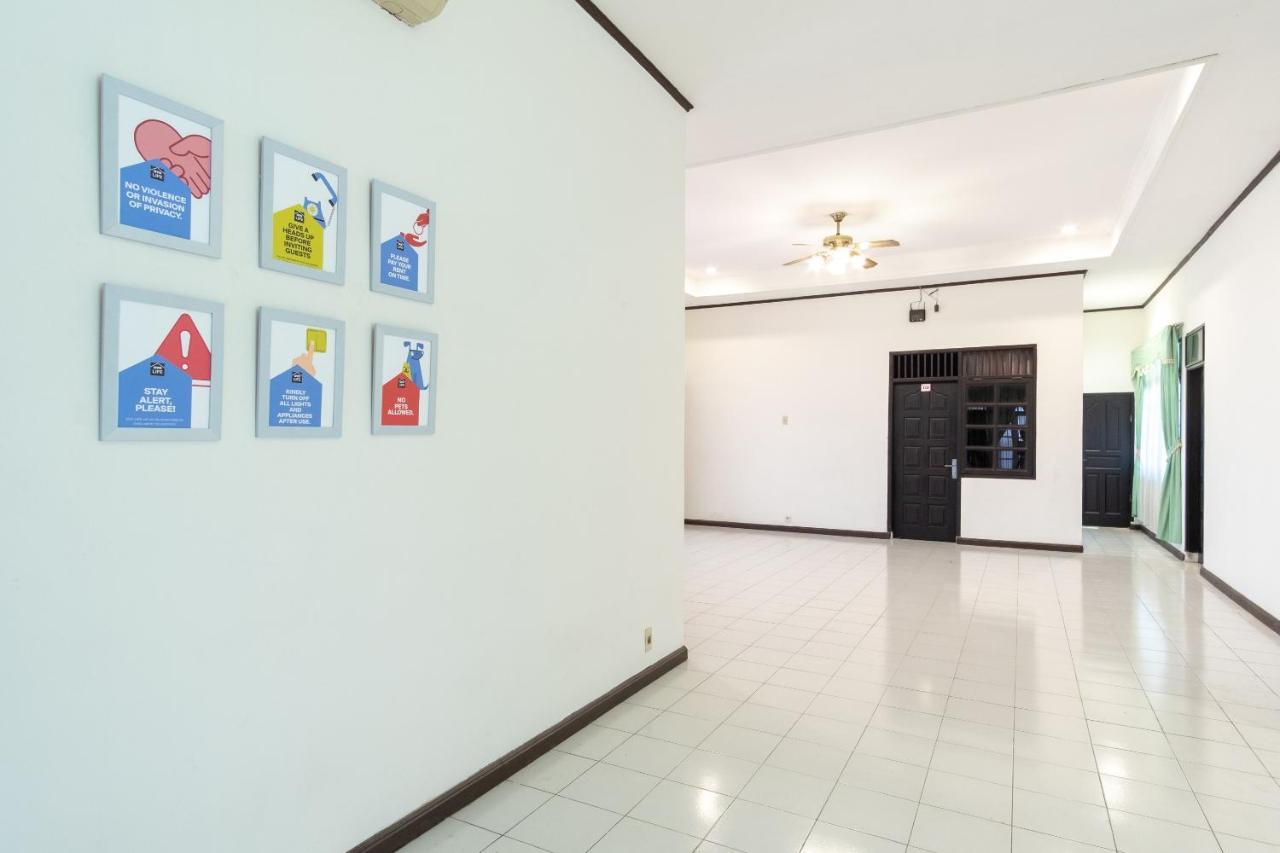 Oyo Living 2843 Raz House Syariah Otel Medan Dış mekan fotoğraf