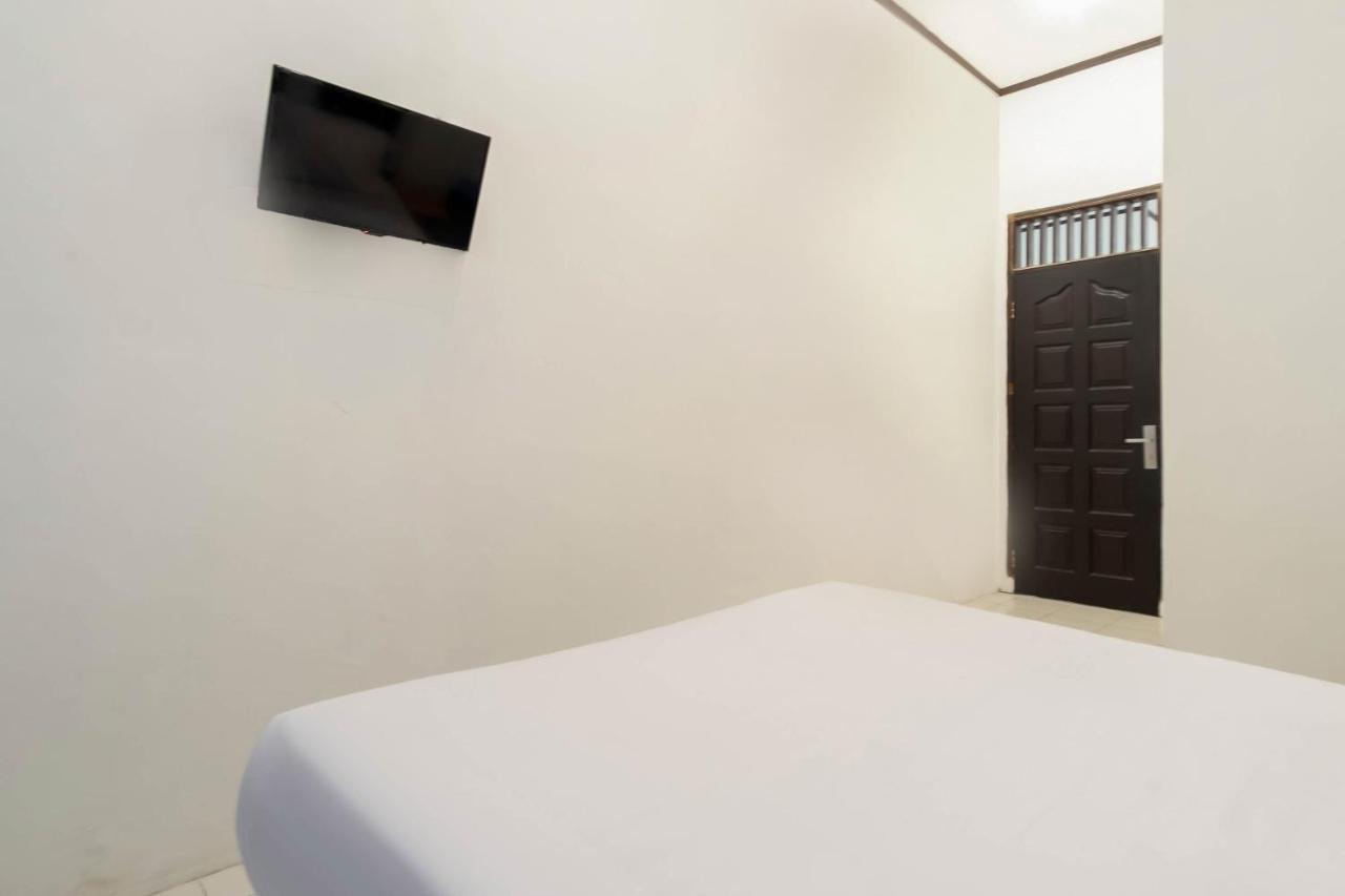 Oyo Living 2843 Raz House Syariah Otel Medan Dış mekan fotoğraf