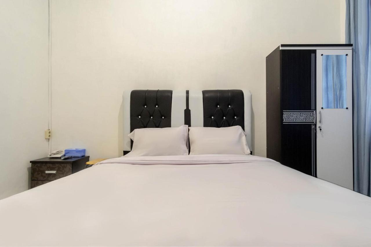 Oyo Living 2843 Raz House Syariah Otel Medan Dış mekan fotoğraf
