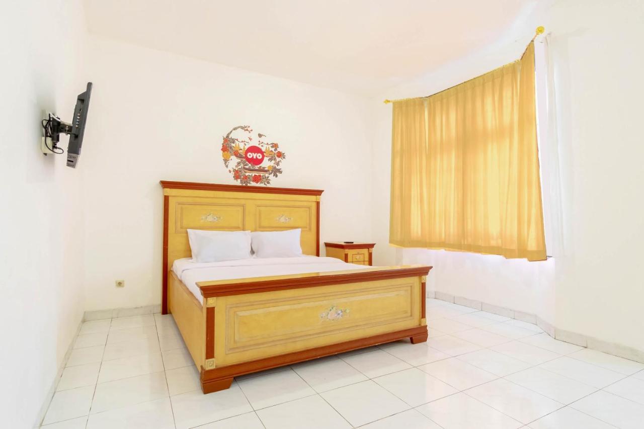 Oyo Living 2843 Raz House Syariah Otel Medan Dış mekan fotoğraf
