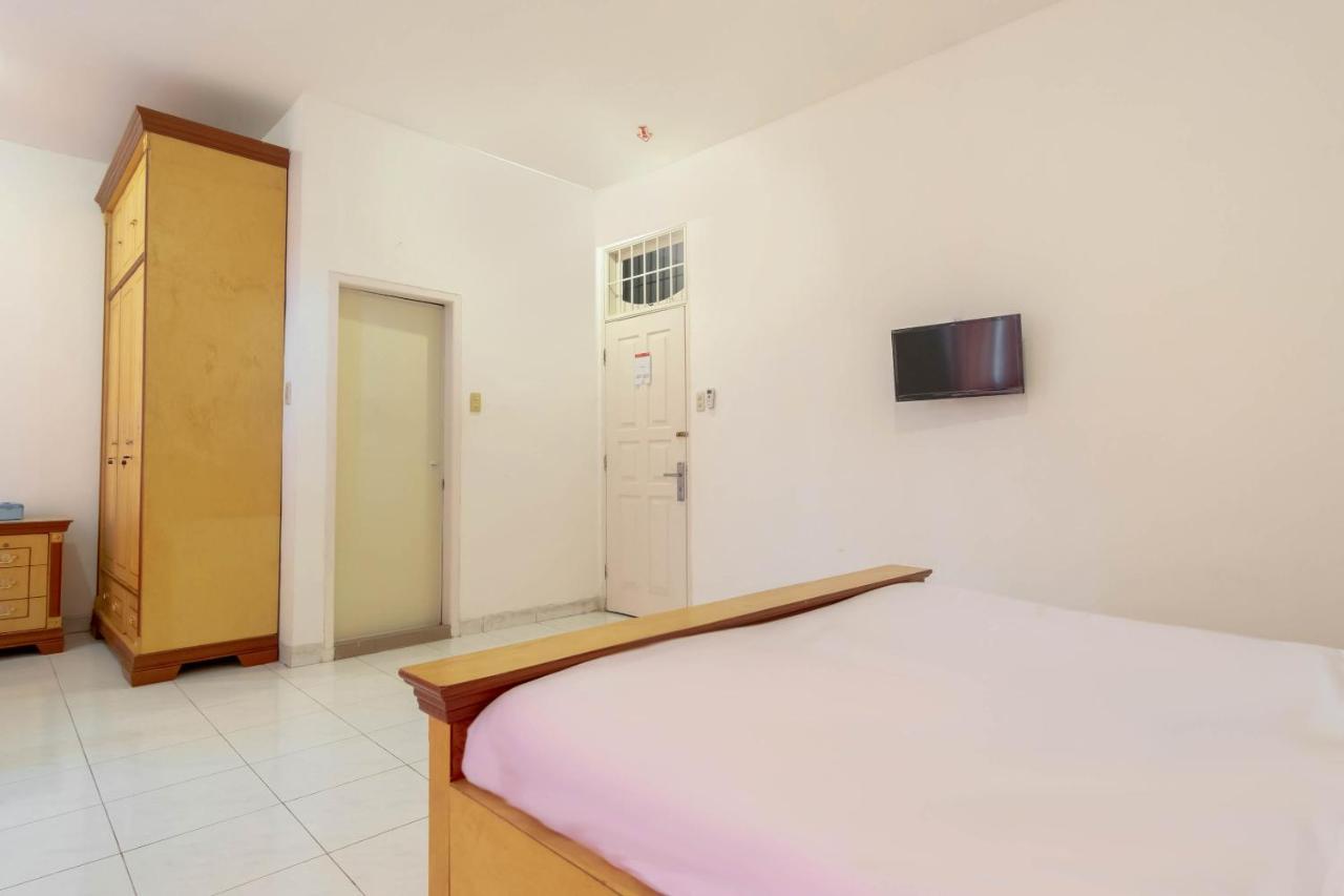 Oyo Living 2843 Raz House Syariah Otel Medan Dış mekan fotoğraf