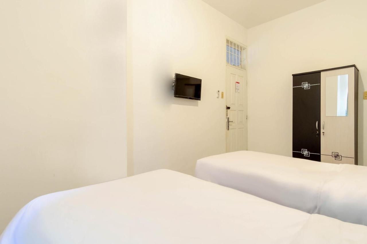 Oyo Living 2843 Raz House Syariah Otel Medan Dış mekan fotoğraf