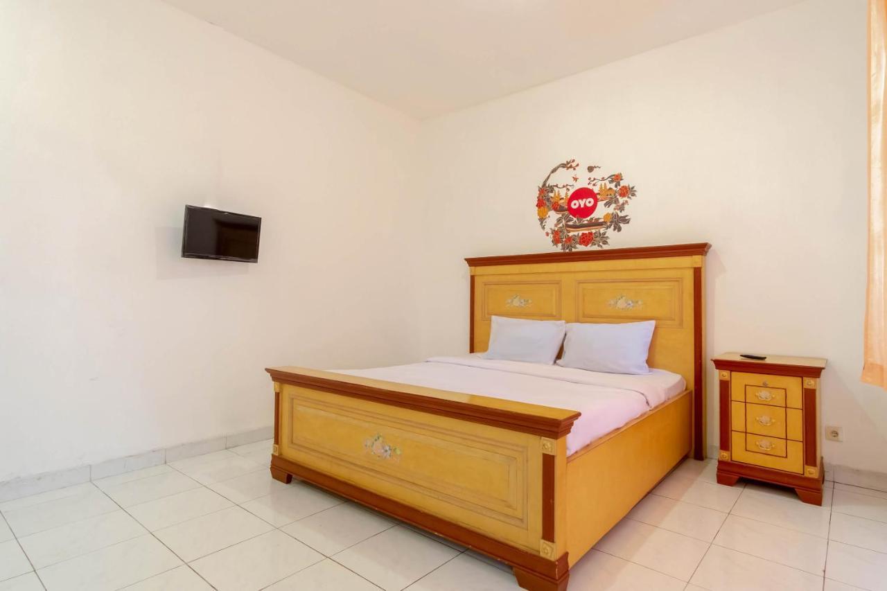 Oyo Living 2843 Raz House Syariah Otel Medan Dış mekan fotoğraf