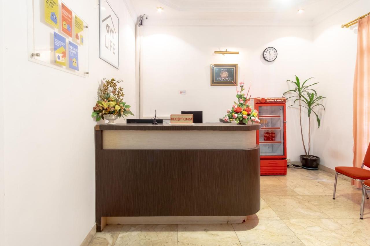 Oyo Living 2843 Raz House Syariah Otel Medan Dış mekan fotoğraf