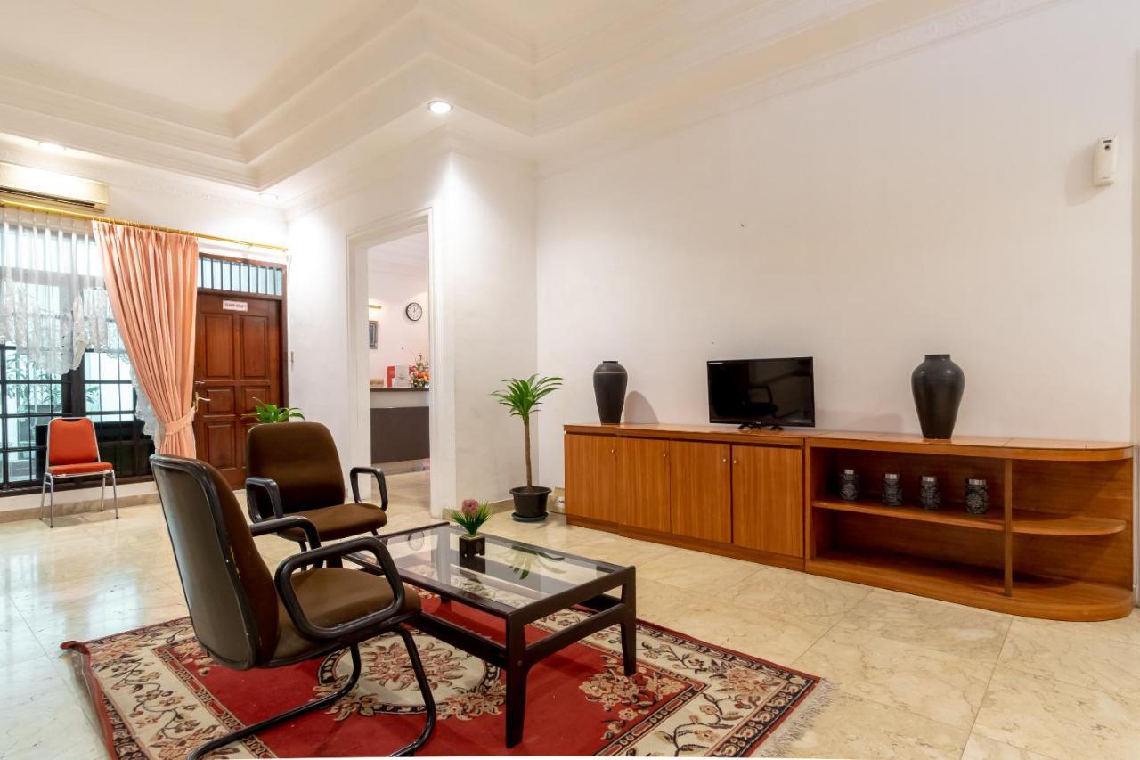 Oyo Living 2843 Raz House Syariah Otel Medan Dış mekan fotoğraf